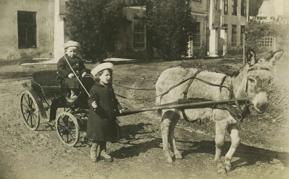 Helena Stadnicka with her son Adam and grandson Andrzej, Rimini 1924